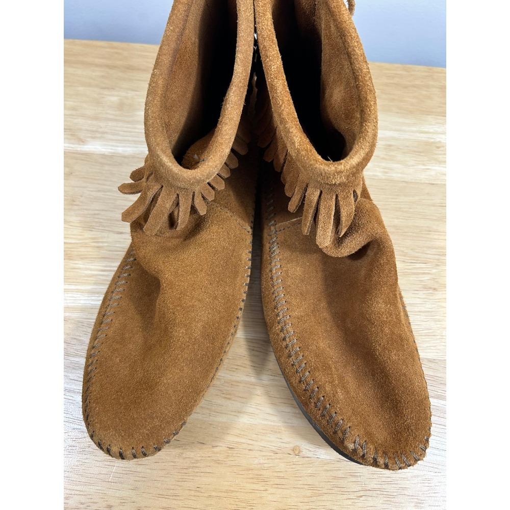 Minnetonka Ankle Boots Women 8.5 Tan Suede Back Zip Hardsole Bootie Fringe Indie - Picture 12 of 12